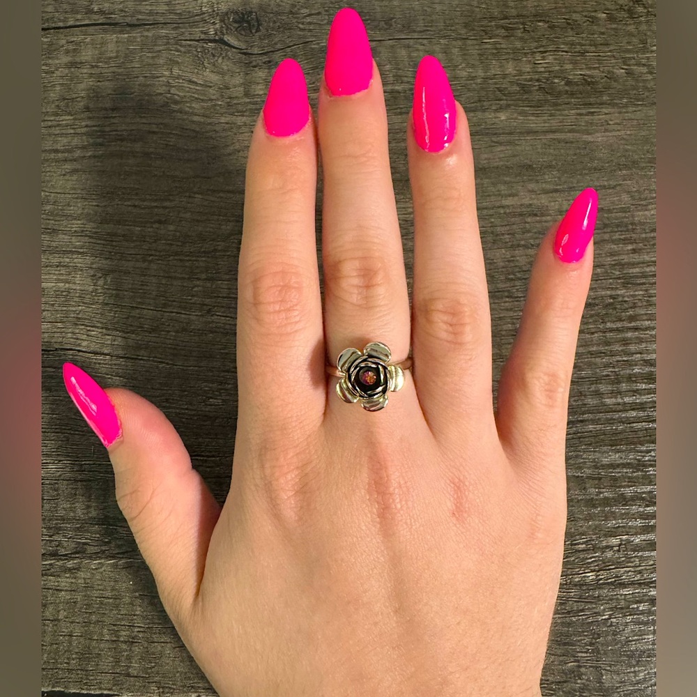 Adjustable Floral Ring 🌹
